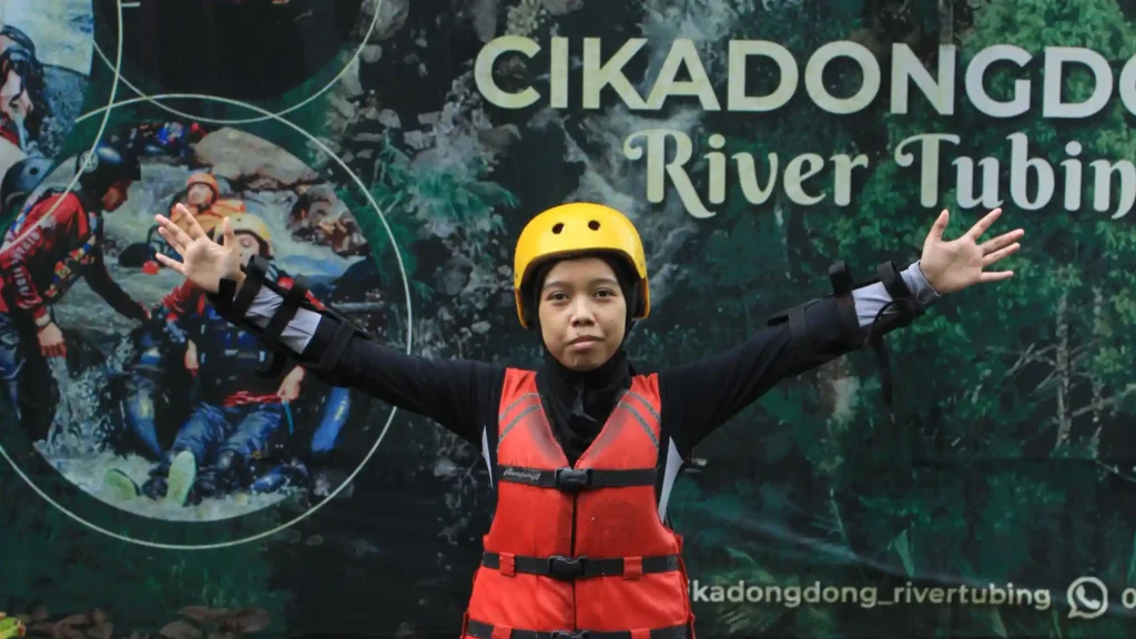 Cikadongdong River Tubing, Uji Adrenalin Seru di Sungai Bebatuan